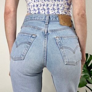 Vintage Levi 501 Light Wash/ Slim fit/Straight leg